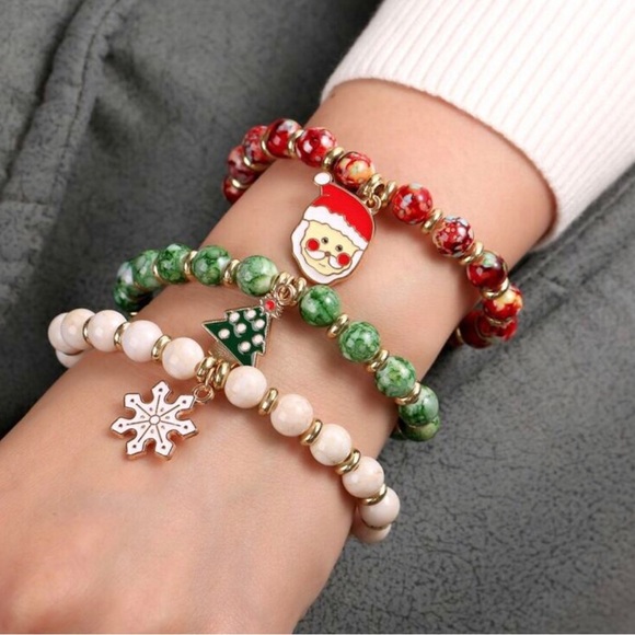 Christmas stackable Bracelets Set Santa Tree Snowflake Charms Beaded Elastic New - Picture 3 of 5